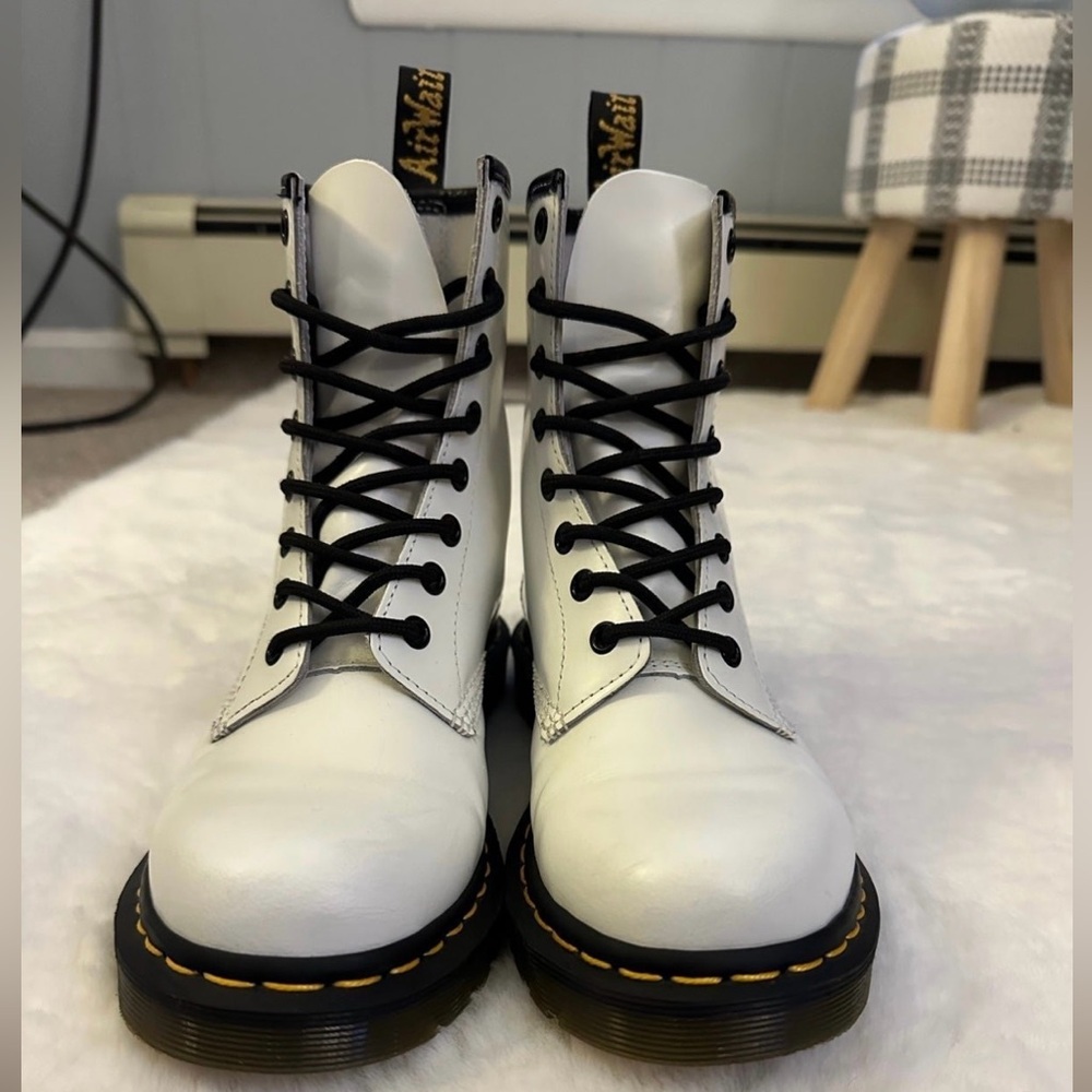 White Doc Martens Women’s 8